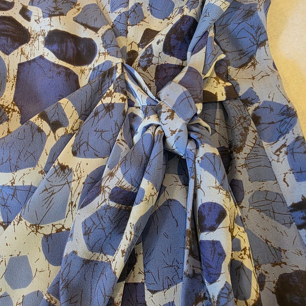 Adrianna Papell 100% Silk Wrap Dress Blue Abstract Print Size 12 Short Sleeve - Picture 3 of 8
